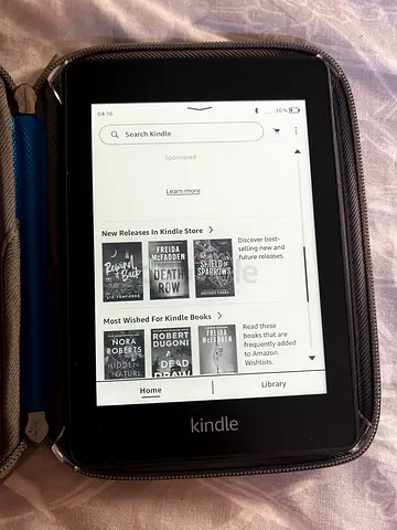 Amazon Kindle Paperwhite (10th Generation) + Protective Case