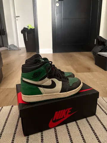 Air Jordan 1 Retro High OG "Pine Green" sneakers