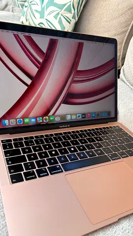 MacBook Air 2018 13 inch + FREE Guess Laptop Bag