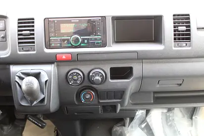 2025 Toyota HIACE — фото 12