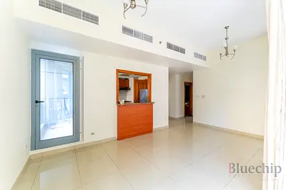 Well Maintained | Near to Metro | Pool View
