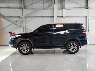 2023 Toyota FORTUNER photo 5