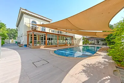 Beautiful 7 Bedroom | with Pool | Great Location