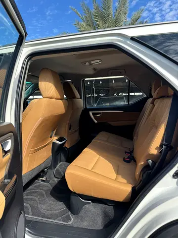 2020 Toyota FORTUNER 缩略图 8