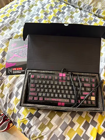 Gravastar Magnetic Gaming Keyboard with Pink Keycaps (Like New)