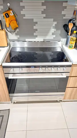 Siemens freestand electric cooker 90x60 cm latest model neat and clean good condition