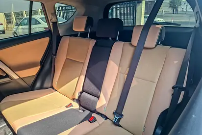 2017 Toyota RAV 4 — фото 12