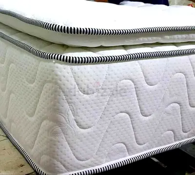 Queen size spring top memory foam mattress