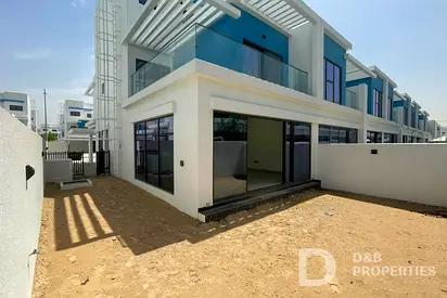 NEGOTIABLE | MID CORNER UNIT | VACANT