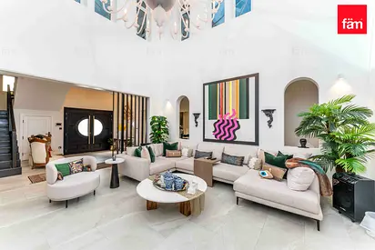 Upgraded | Spacious | Close To Amenities | Prime