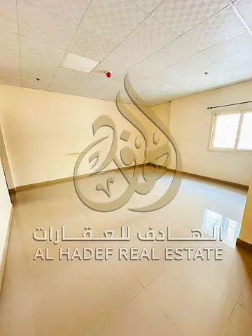 استوديو للإيجار السنوي في المجاز 3 | مساحة كبيرة وموقع مميز