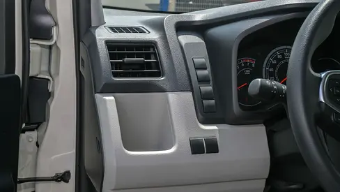 2025 Toyota HIACE — фото 17
