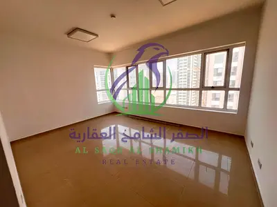 شقة واسعة ثلاث غرف وصالة للإيجار بإطلالات بانورامية مفتوحة مع غرفة خادمة وبلكونة