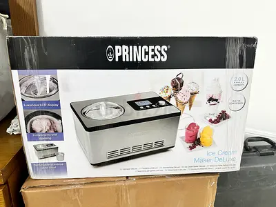 Ice cream maker
