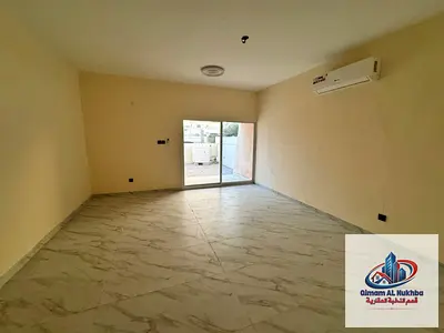 أجمل فيلا بالجزات مكونه من 6غرف نوم و4حمام مع حوش امام الفيلا وباركينج خاص تسهيلات في الدفعات التامين شيك والصيانه مجانيه وسهله الوصول وعلي مخرج دبي