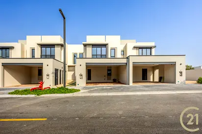 Single Row | Next to Park | Close to Retail