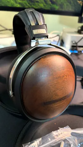 Open box FiiO FT1 HiRes Audio. wooden-cup over-ear headphones with hard case and cables