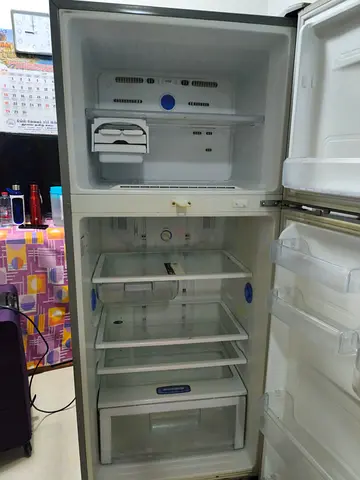 Samsung Top Mount Refrigerator in Silver