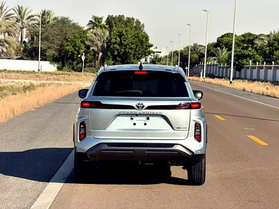 2025 Toyota URBAN CRUISER 照片 9