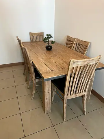 Home r us 6 Seaters Dining Table