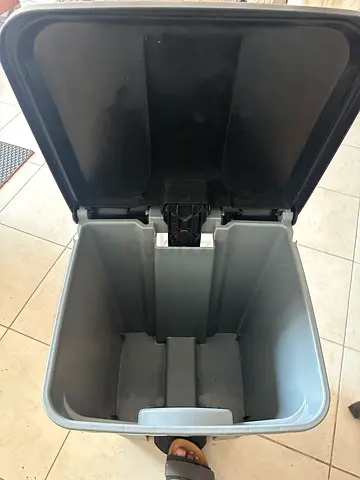 50L Grey Plastic Step Trash Bin with Lid + 15 Free Bin Bags