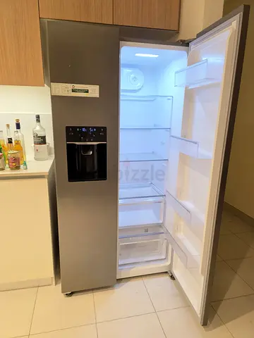Sumsung side by Side fridge freezer- Like new with water dispenser -