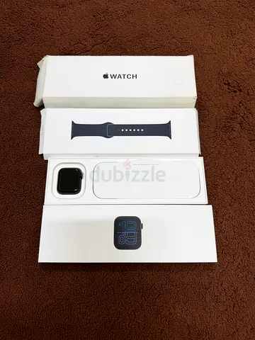 Apple Watch SE 3 40mm Starlight Aluminum – Starlight Sport Band S/M (GPS + Cellular)