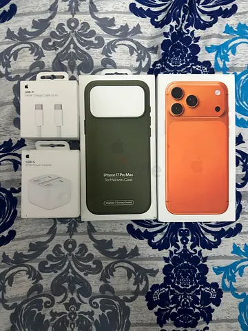 Apple iPhone 17Pro Max orange Titanium with Accessories