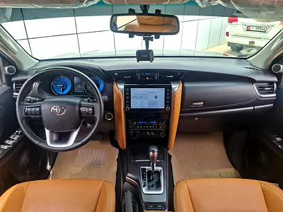 2023 Toyota FORTUNER photo 9