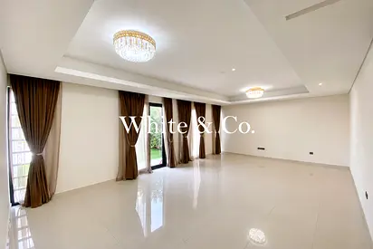 Huge Layout | Single Row | Close to Pool