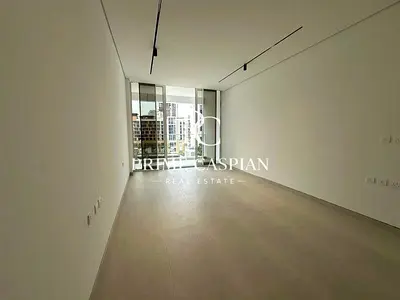 Canal View | Modern Studio | Luxury Amenities