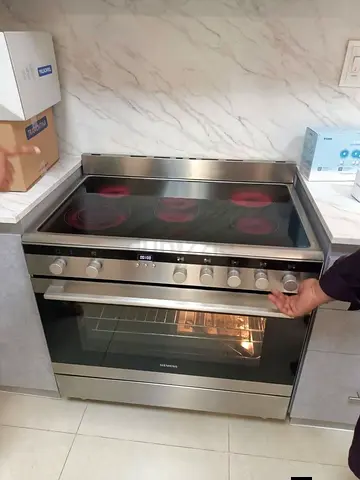 Siemens full electric digital cooking range Sam like new condition 90cm