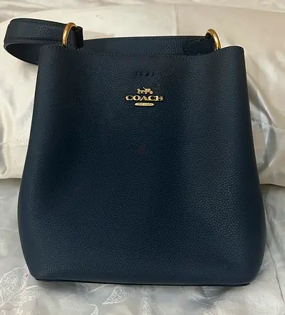Original Coach Navy Pebbled Leather Bucket Bag – Excellent Condition