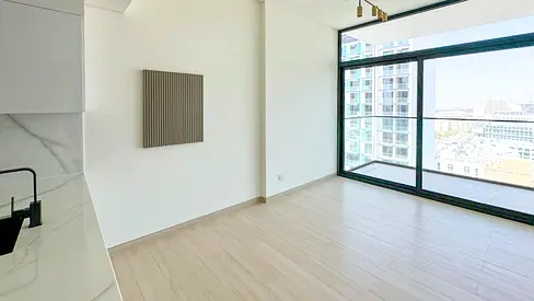 High Floor | 12 Cheques | Separate Laundry Room