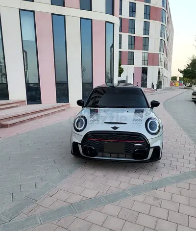 2022 MINI Cooper , Excellent conditions, upgraded Jcw kit .
