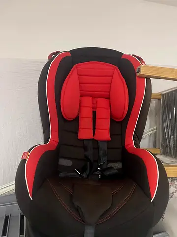 Used Red & Black Convertible Child Car Seat — Good Condition