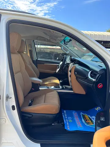 2020 Toyota FORTUNER 缩略图 10