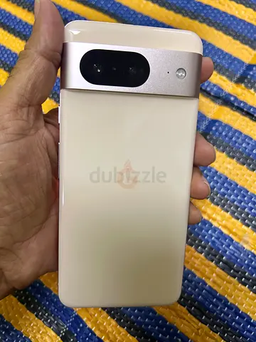 Pixel 8 pin dot near by front camera