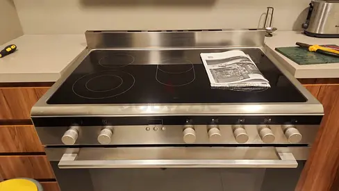 Electric ceramic cooking range 90cm almost as like new