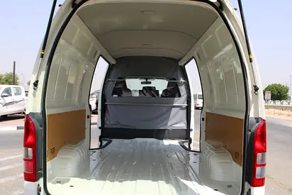 2025 Toyota HIACE — фото 13