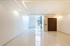 Distress Deal | High Ceiling | Private Garden