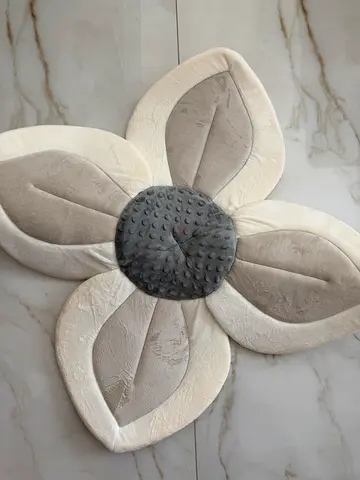 Lotus baby bath