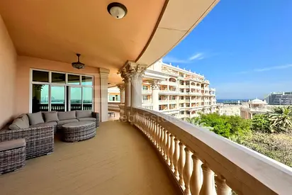 STUNNING VIEWS | LARGE BALCONY | WITH MAIDS
