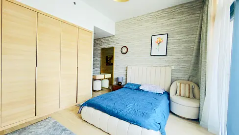Fully Furnished | Spacious Studio | Mid Floor | Vacant