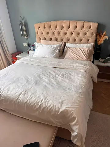 Queen bed + matress