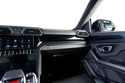 2021 Lamborghini URUS thumbnail 11