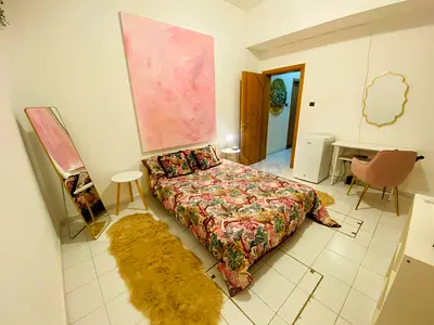 Large En-suite bedroom in friendly home