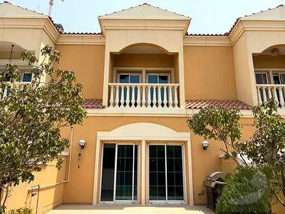 Vacant | Single row | TOWNHOUSE