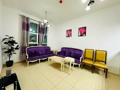 غرفة ماستر_مفروشة_ 2 حمام_تكييف مركزي_باركن مجاني_سهل المخرج للشارقة ودبي