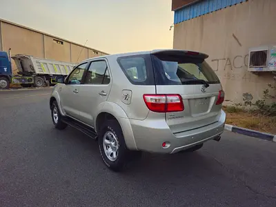 2011 Toyota FORTUNER — фото 10